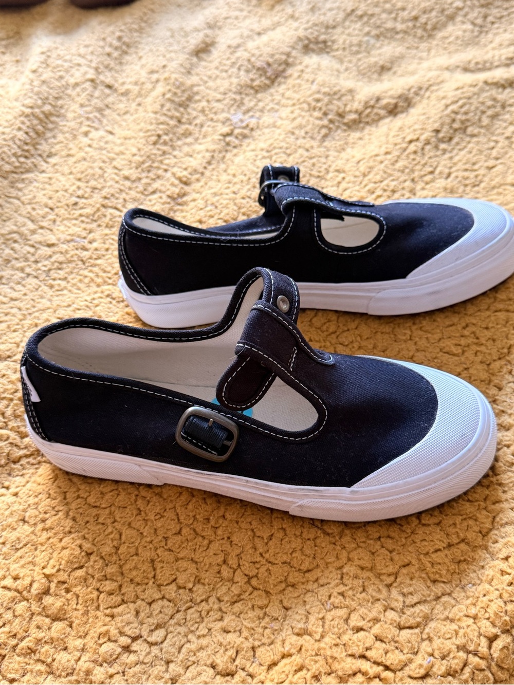 Vans women canvas Mary-Jane style size 6 NWOT